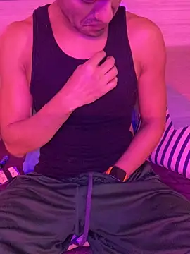 Snapshot of thesummerboy chatting on December 2024 09:50:02 PM thesummerboy online show from December 2024 09:50:02 PM