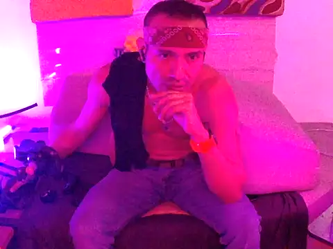 Snapshot of thesummerboy chatting on January 2025 06:41:01 AM thesummerboy online show from January 2025 06:41:01 AM