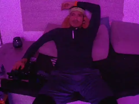 Snapshot of thesummerboy chatting on January 2025 01:48:01 AM thesummerboy online show from January 2025 01:48:01 AM