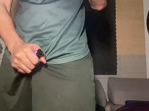 Snapshot of thesummerboy chatting on March 2025 08:32:01 AM thesummerboy online show from March 2025 08:32:01 AM