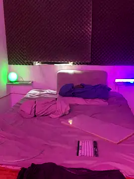 Snapshot of thesummerboy chatting on September 2025 07:18:02 PM thesummerboy online show from September 2025 07:18:02 PM