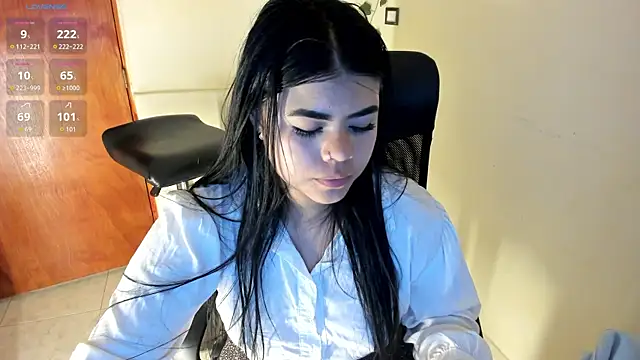 Snapshot of aitana-purple chatting on October 2025 09:17:02 PM aitana-purple online show from October 2025 09:17:02 PM