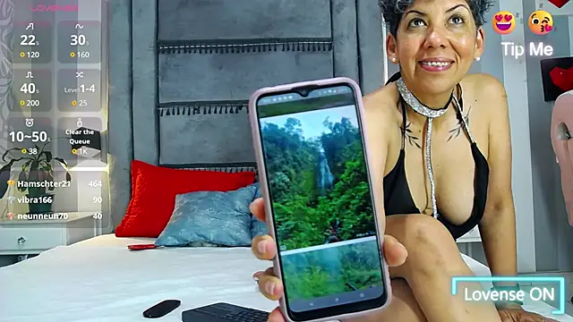 Snapshot of Julianewell chatting on March 2025 03:29:01 PM Julianewell online show from March 2025 03:29:01 PM