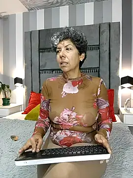 Snapshot of Julianewell chatting on November 2025 12:49:02 PM Julianewell online show from November 2025 12:49:02 PM