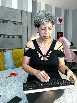 Snapshot of Julianewell chatting on December 2025 12:20:01 PM Julianewell online show from December 2025 12:20:01 PM