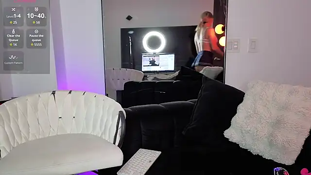 sammanthalove online show from April 2026 01:55:01 AM