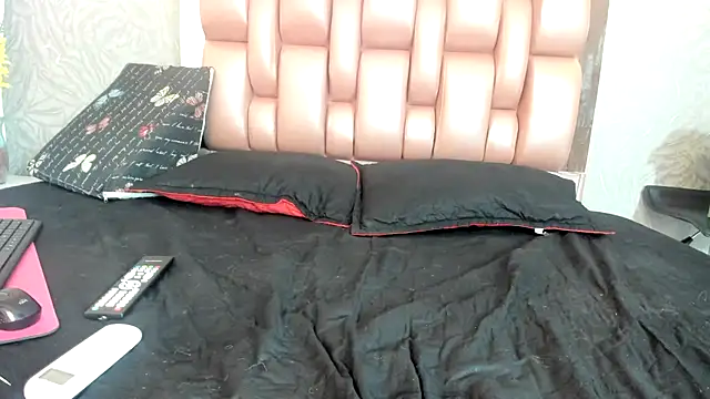 KOURTNEY-- online show from November 2025 02:09:01 AM