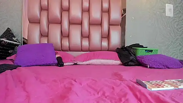 KOURTNEY-- online show from December 2025 02:51:01 AM