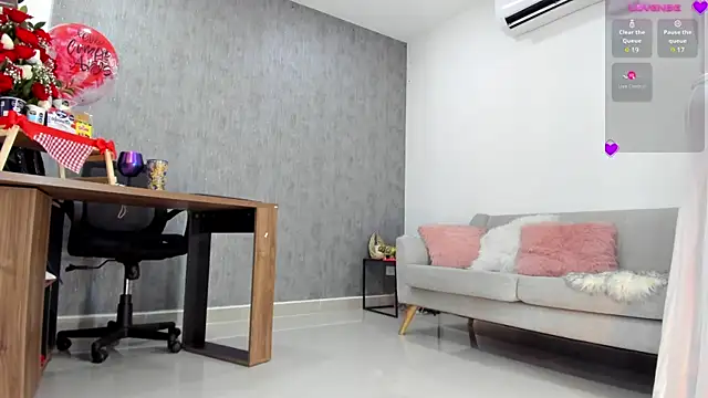 Snapshot of Ella_Pride1 chatting on February 2025 04:05:02 PM Ella Pride1 online show from February 2025 04:05:02 PM