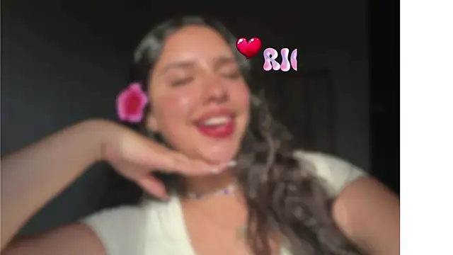 Snapshot of paulette_dupont chatting on January 2025 06:54:01 AM paulette dupont online show from January 2025 06:54:01 AM