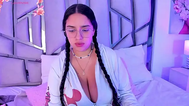 Snapshot of paulette_dupont chatting on January 2025 03:44:02 AM paulette dupont online show from January 2025 03:44:02 AM