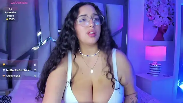 Snapshot of paulette_dupont chatting on February 2025 07:02:02 AM paulette dupont online show from February 2025 07:02:02 AM