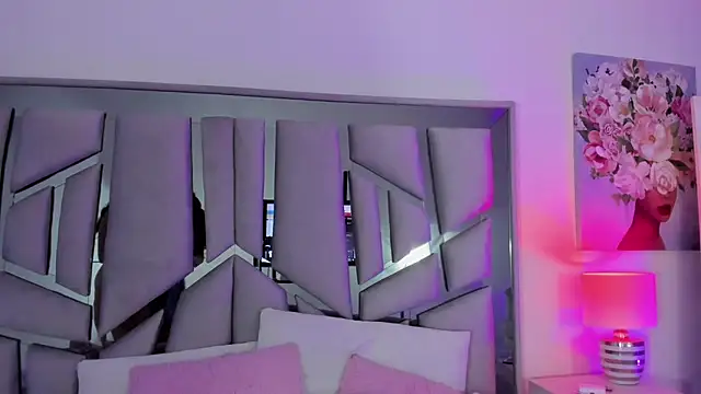 Snapshot of paulette_dupont chatting on February 2025 03:12:01 AM paulette dupont online show from February 2025 03:12:01 AM