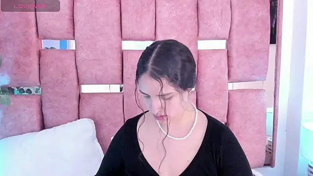 Snapshot of paulette_dupont chatting on October 2025 03:27:01 AM paulette dupont online show from October 2025 03:27:01 AM