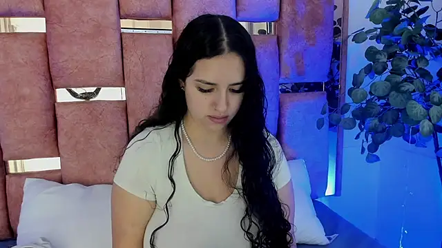 Snapshot of paulette_dupont chatting on October 2025 03:18:02 AM paulette dupont online show from October 2025 03:18:02 AM