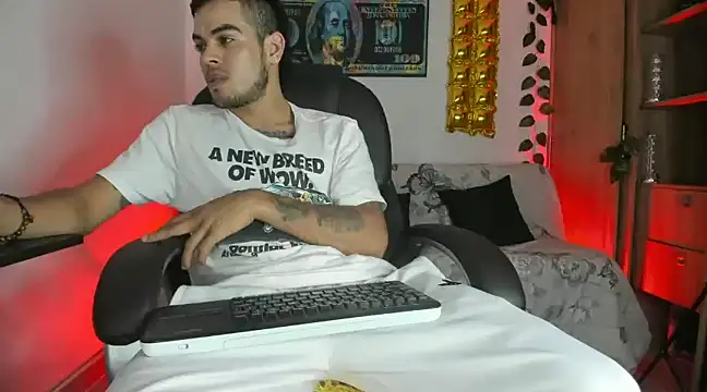 Snapshot of mikee_scooth chatting on January 2025 01:32:01 AM mikee scooth online show from January 2025 01:32:01 AM