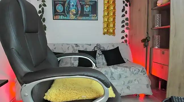 Snapshot of mikee_scooth chatting on January 2025 02:15:01 PM mikee scooth online show from January 2025 02:15:01 PM