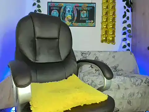 Snapshot of mikee_scooth chatting on January 2025 02:03:01 AM mikee scooth online show from January 2025 02:03:01 AM