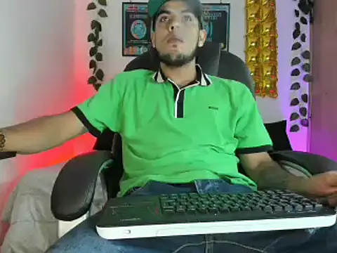 Snapshot of mikee_scooth chatting on February 2025 03:12:01 AM mikee scooth online show from February 2025 03:12:01 AM