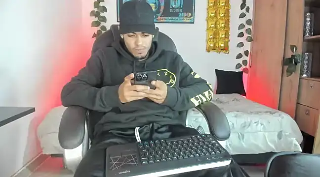 Snapshot of mikee_scooth chatting on February 2025 03:51:01 AM mikee scooth online show from February 2025 03:51:01 AM