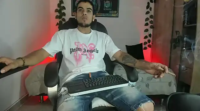 Snapshot of mikee_scooth chatting on February 2025 04:36:02 AM mikee scooth online show from February 2025 04:36:02 AM