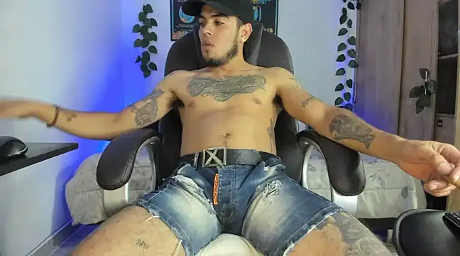 Snapshot of mikee_scooth chatting on February 2025 05:14:02 AM mikee scooth online show from February 2025 05:14:02 AM