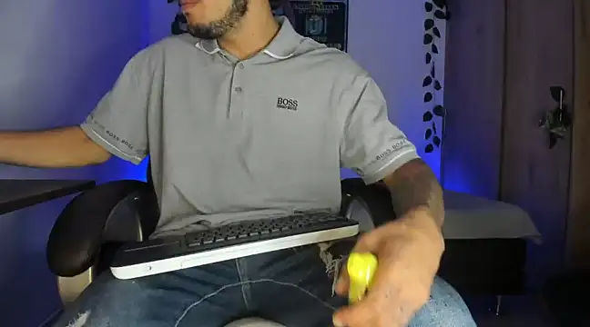 Snapshot of mikee_scooth chatting on March 2025 02:20:02 AM mikee scooth online show from March 2025 02:20:02 AM