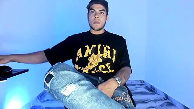 Snapshot of mikee_scooth chatting on November 2025 10:32:02 PM mikee scooth online show from November 2025 10:32:02 PM