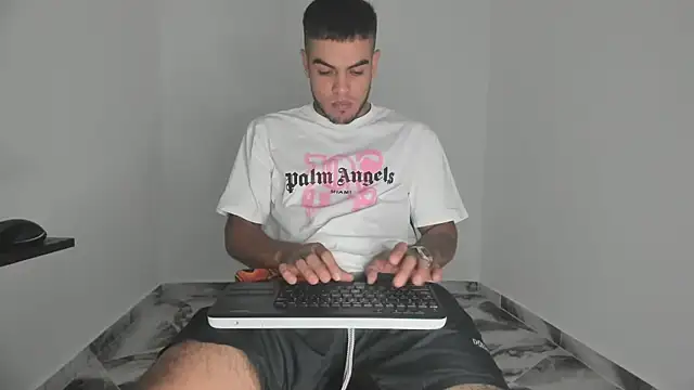 Snapshot of mikee_scooth chatting on November 2025 05:52:01 PM mikee scooth online show from November 2025 05:52:01 PM