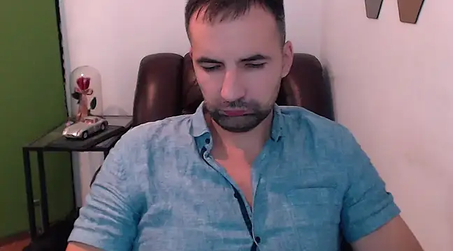 Snapshot of Leo_1617 chatting on December 2024 11:57:01 PM Leo 1617 online show from December 2024 11:57:01 PM