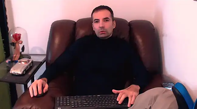 Snapshot of Leo_1617 chatting on December 2024 10:50:02 AM Leo 1617 online show from December 2024 10:50:02 AM