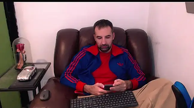 Snapshot of Leo_1617 chatting on January 2025 04:30:02 PM Leo 1617 online show from January 2025 04:30:02 PM