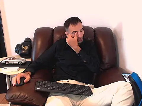 Snapshot of Leo_1617 chatting on October 2025 09:19:02 AM Leo 1617 online show from October 2025 09:19:02 AM