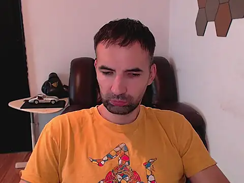 Snapshot of Leo_1617 chatting on October 2025 11:33:02 AM Leo 1617 online show from October 2025 11:33:02 AM