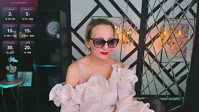 Queen Anna  online show from March 2026 01:13:02 PM