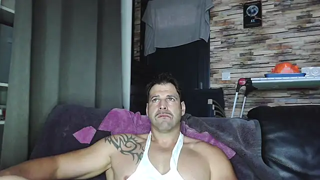 Snapshot of XxBigboybandxX chatting on November 2025 07:18:01 AM XxBigboybandxX online show from November 2025 07:18:01 AM