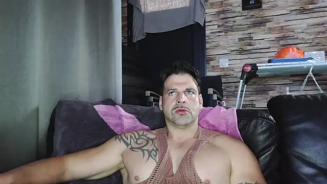 Snapshot of XxBigboybandxX chatting on November 2025 08:14:01 AM XxBigboybandxX online show from November 2025 08:14:01 AM