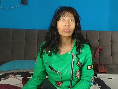 karolinee 66  online show from March 2026 04:16:01 AM