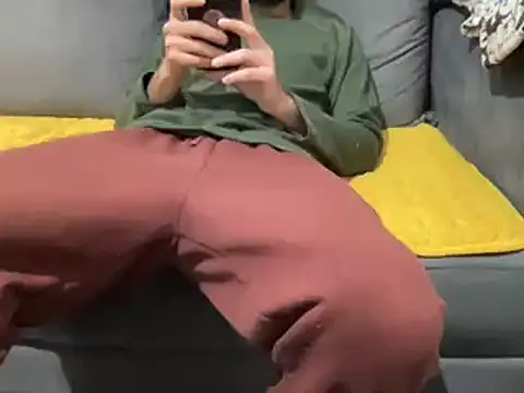 Snapshot of 4small4inchlol chatting on February 2025 05:45:01 PM 4small4inchlol online show from February 2025 05:45:01 PM