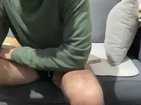 Snapshot of 4small4inchlol chatting on March 2025 01:19:01 AM 4small4inchlol online show from March 2025 01:19:01 AM