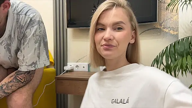 Snapshot of Adelovenick chatting on November 2025 11:45:01 AM Adelovenick online show from November 2025 11:45:01 AM