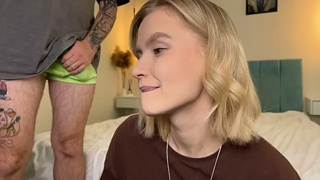 Snapshot of Adelovenick chatting on November 2025 08:14:01 AM Adelovenick online show from November 2025 08:14:01 AM