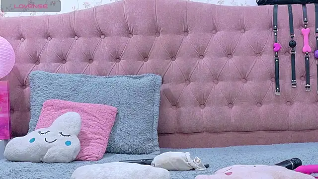 AvrillThomas online show from March 2025 01:19:02 PM