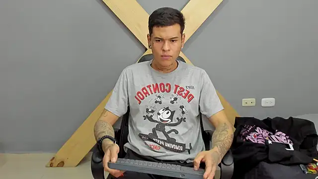 Snapshot of jamesinked_ chatting on December 2024 06:16:01 PM jamesinked  online show from December 2024 06:16:01 PM