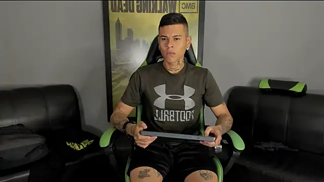 Snapshot of jamesinked_ chatting on December 2024 12:31:01 AM jamesinked  online show from December 2024 12:31:01 AM