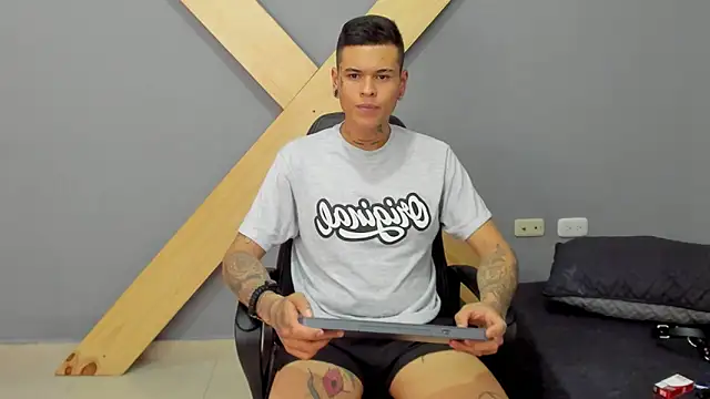 Snapshot of jamesinked_ chatting on December 2024 06:42:02 PM jamesinked  online show from December 2024 06:42:02 PM