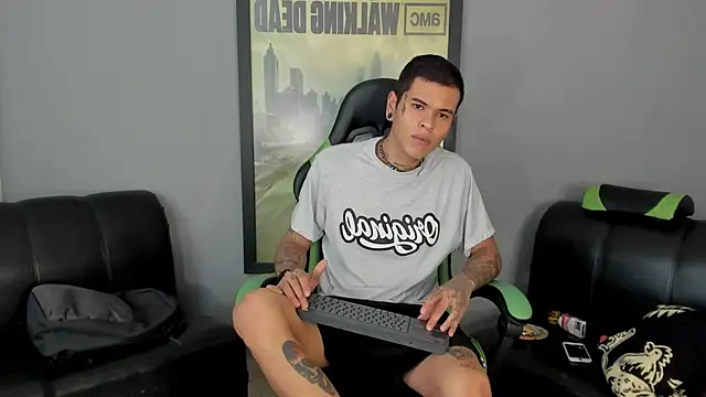Snapshot of jamesinked_ chatting on January 2025 06:36:02 PM jamesinked  online show from January 2025 06:36:02 PM