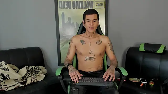 Snapshot of jamesinked_ chatting on February 2025 07:10:02 PM jamesinked  online show from February 2025 07:10:02 PM