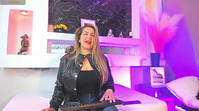 Cinthya mjs online show from March 2026 12:01:01 PM