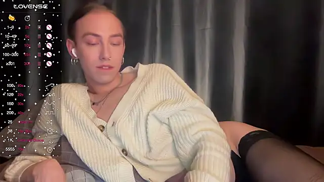 Snapshot of Avril_Pearly_ chatting on December 2024 10:19:01 PM Avril Pearly online show from December 2024 10:19:01 PM